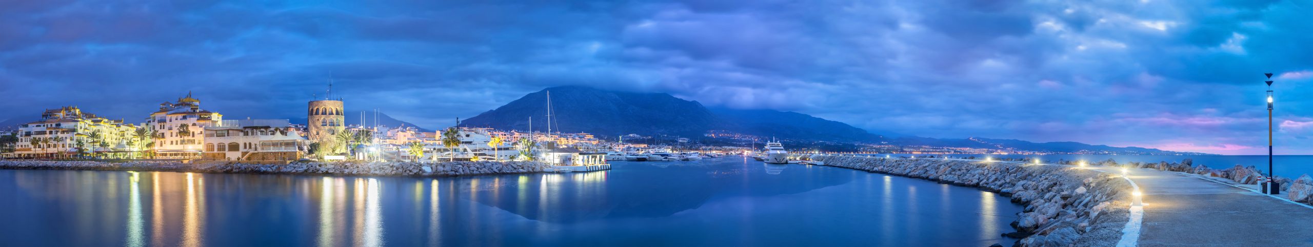 Puerto Banús bij avond, Costa del Sol